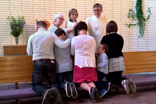 Nimikkolähettiperheen lähetystyöhön siunaaminen Leivonmäen kirkossa.